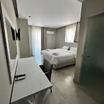 Ξενοδοχείο με διαμερίσματα Argiri & 3*