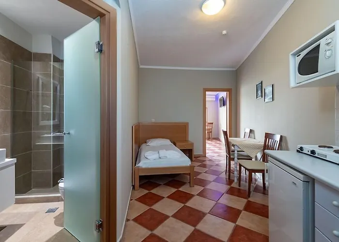 Argiri & Aparthotel 3*